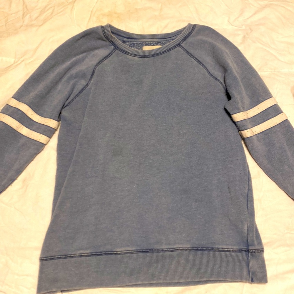 AmericanEagle sweatshirt,needs a fabric shaver and will be in great condition!